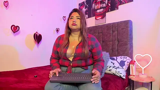Snapshot of CurvyLolaX chatting on 05/16/26, 11:53 CurvyLolaX online show from 05/16/26, 11:53