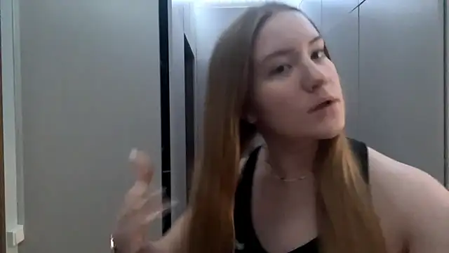 Lisi Kiss  online show from 05/26/26, 05:44