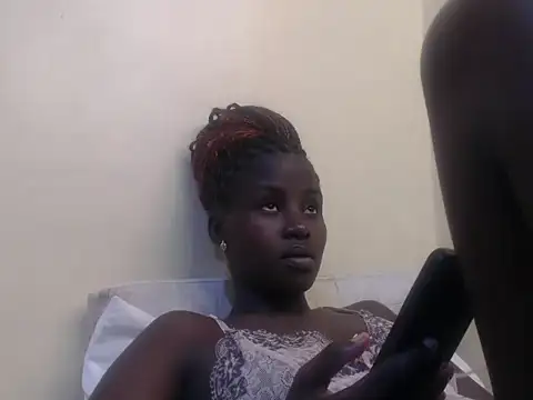 Snapshot of Sexxy-skinny chatting on 06/12/26, 12:25 Sexxy-skinny online show from 06/12/26, 12:25