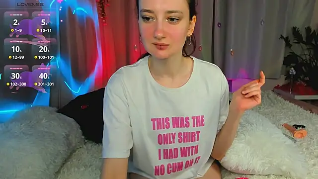 Snapshot of SummerLilaa chatting on 06/04/26, 01:38 SummerLilaa online show from 06/04/26, 01:38