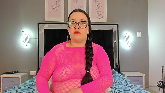 Snapshot of zoe_curvyy chatting on 06/30/26, 12:05 zoe curvyy online show from 06/30/26, 12:05