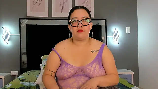 Snapshot of zoe_curvyy chatting on 07/03/26, 12:11 zoe curvyy online show from 07/03/26, 12:11