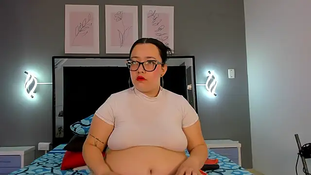 Snapshot of zoe_curvyy chatting on 07/01/26, 12:16 zoe curvyy online show from 07/01/26, 12:16
