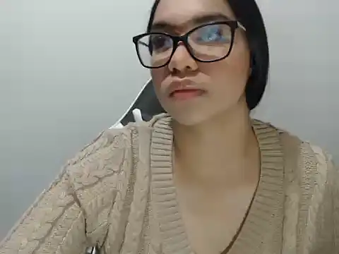 Snapshot of karen_golden1 chatting on 06/07/26, 04:50 karen golden1 online show from 06/07/26, 04:50