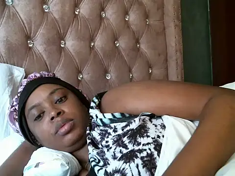 Snapshot of pretty_zii chatting on 07/05/26, 07:04 pretty zii online show from 07/05/26, 07:04