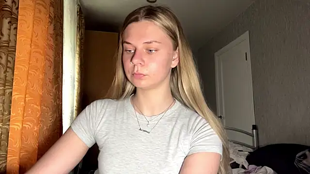 HoneysPiee online show from 06/01/26, 12:16