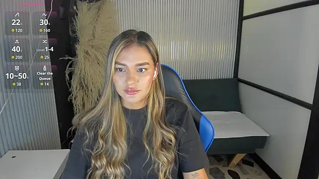 Snapshot of SophieWatson_ chatting on 06/18/26, 01:49 SophieWatson online show from 06/18/26, 01:49