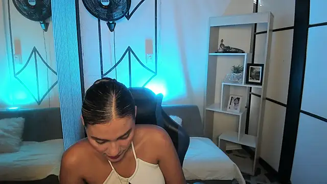 Snapshot of SophieWatson_ chatting on 07/02/26, 12:55 SophieWatson online show from 07/02/26, 12:55