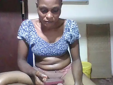Snapshot of Ebonyqueen4 chatting on 07/10/26, 02:06 Ebonyqueen4 online show from 07/10/26, 02:06