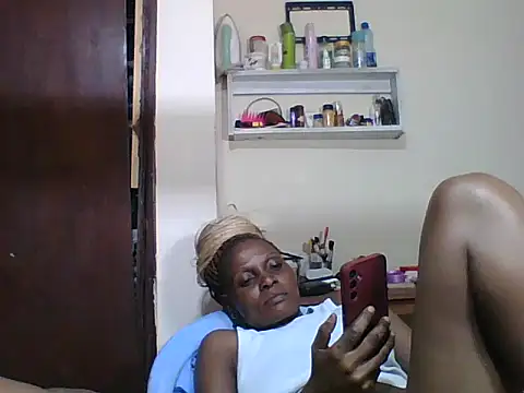 Snapshot of Ebonyqueen4 chatting on 06/01/26, 07:13 Ebonyqueen4 online show from 06/01/26, 07:13