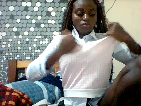 Snapshot of liligal chatting on 06/11/26, 05:37 liligal online show from 06/11/26, 05:37