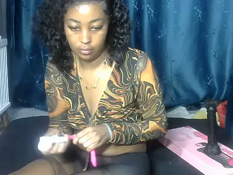 petite lexiiivv online show from 06/22/26, 07:16
