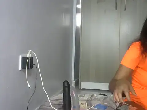 petite lexiiivv online show from 06/11/26, 08:00