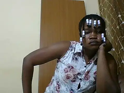 Snapshot of Beauty0001 chatting on 07/20/26, 03:36 Beauty0001 online show from 07/20/26, 03:36