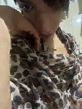 nour-gay online show from 05/18/26, 03:17