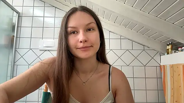 Snapshot of ShaylaChong chatting on 07/08/26, 07:09 ShaylaChong online show from 07/08/26, 07:09