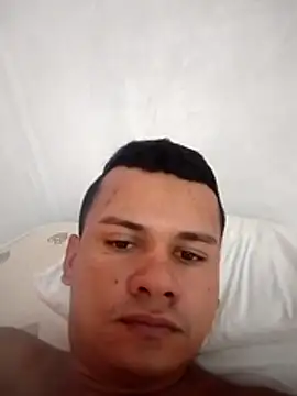 Snapshot of latinosexi11 chatting on 05/17/26, 02:06 latinosexi11 online show from 05/17/26, 02:06