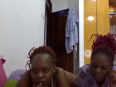 Snapshot of sexybaddies20 chatting on 06/23/26, 04:05 sexybaddies20 online show from 06/23/26, 04:05