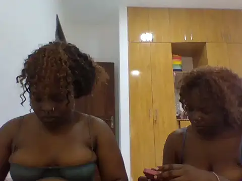 Snapshot of sexybaddies20 chatting on 07/11/26, 01:44 sexybaddies20 online show from 07/11/26, 01:44