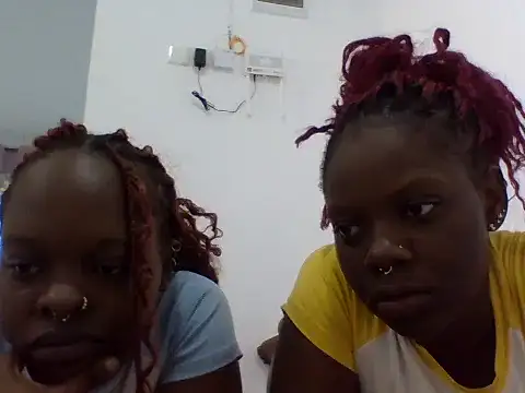 Snapshot of sexybaddies20 chatting on 06/11/26, 04:20 sexybaddies20 online show from 06/11/26, 04:20