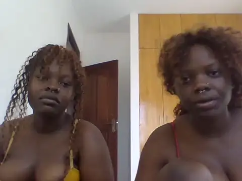 Snapshot of sexybaddies20 chatting on 07/10/26, 07:41 sexybaddies20 online show from 07/10/26, 07:41