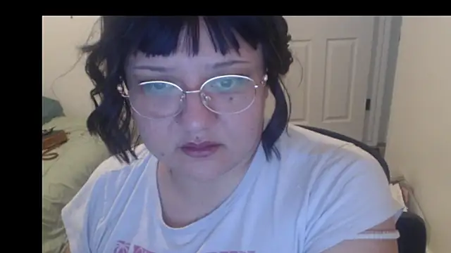 Snapshot of MaevenNectar chatting on 07/17/26, 01:47 MaevenNectar online show from 07/17/26, 01:47