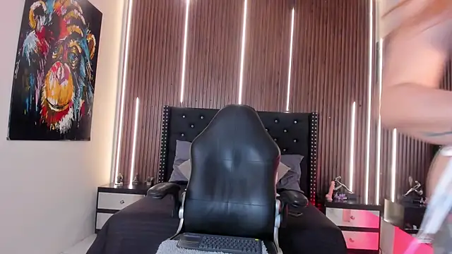 Snapshot of BiancaFerrerr1 chatting on 05/24/26, 12:27 BiancaFerrerr1 online show from 05/24/26, 12:27