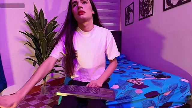 Snapshot of AURALIS_LUX chatting on 05/18/26, 12:10 AURALIS LUX online show from 05/18/26, 12:10