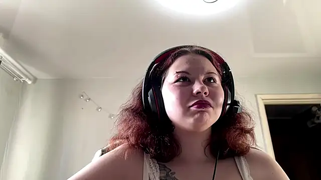 Snapshot of Redhair_girl chatting on 05/25/26, 03:11 Redhair girl online show from 05/25/26, 03:11