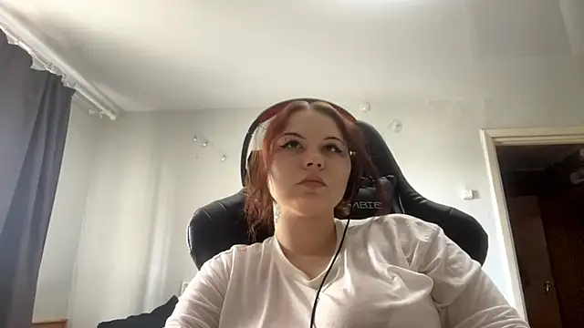 Snapshot of Redhair_girl chatting on 05/21/26, 01:08 Redhair girl online show from 05/21/26, 01:08