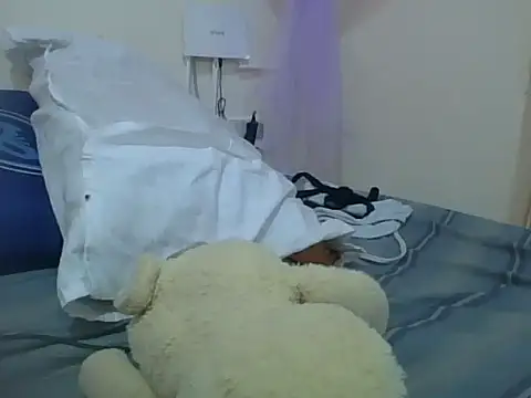Snapshot of Queen_Zuri chatting on 07/18/26, 10:46 Queen Zuri online show from 07/18/26, 10:46