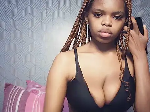 BustieLaura online show from 06/11/26, 04:09
