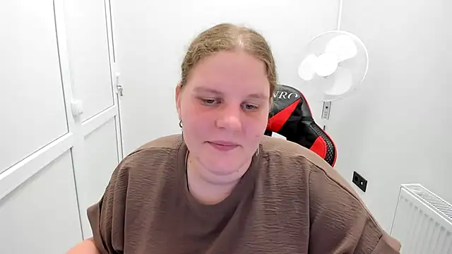 Snapshot of Bella_shyy_ chatting on 07/16/26, 02:36 Bella shyy online show from 07/16/26, 02:36