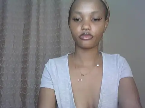 Snapshot of PrettyT5 chatting on 06/25/26, 07:52 PrettyT5 online show from 06/25/26, 07:52