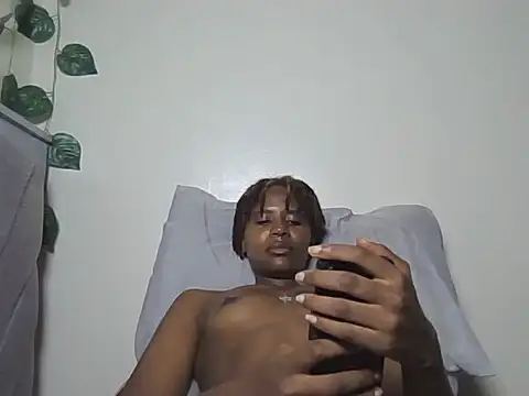 Snapshot of softskinbaddie chatting on 06/02/26, 12:27 softskinbaddie online show from 06/02/26, 12:27