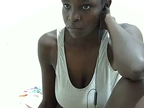 Snapshot of sweet_petite254 chatting on 06/15/26, 08:47 sweet petite254 online show from 06/15/26, 08:47