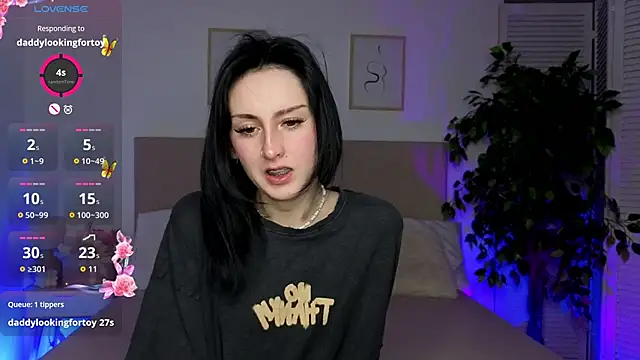 Snapshot of Little1_molly chatting on 05/17/26, 07:58 Little1 molly online show from 05/17/26, 07:58