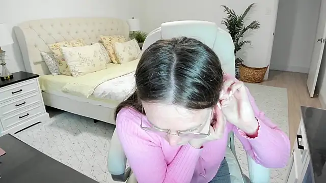 Snapshot of Vika73 chatting on 04/27/26, 12:03 Vika73 online show from 04/27/26, 12:03