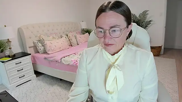 Snapshot of Vika73 chatting on 07/11/26, 12:16 Vika73 online show from 07/11/26, 12:16