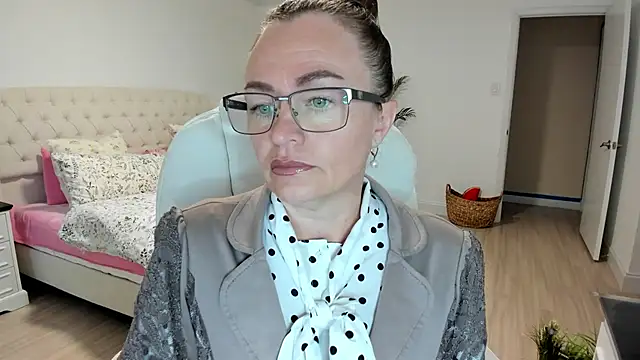 Snapshot of Vika73 chatting on 09/26/25, 11:28 Vika73 online show from 09/26/25, 11:28
