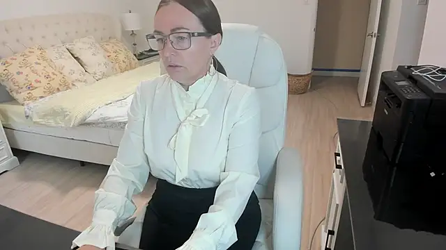 Snapshot of Vika73 chatting on 09/10/25, 12:26 Vika73 online show from 09/10/25, 12:26