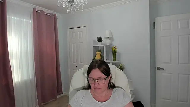 Snapshot of Vika73 chatting on 03/03/25, 03:54 Vika73 online show from 03/03/25, 03:54