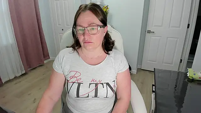 Snapshot of Vika73 chatting on 03/03/25, 12:50 Vika73 online show from 03/03/25, 12:50