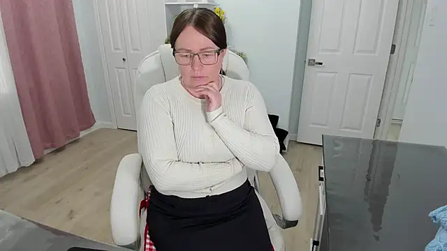 Snapshot of Vika73 chatting on 02/20/25, 04:58 Vika73 online show from 02/20/25, 04:58