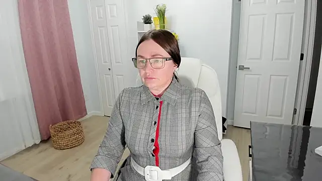 Snapshot of Vika73 chatting on 02/18/25, 12:06 Vika73 online show from 02/18/25, 12:06