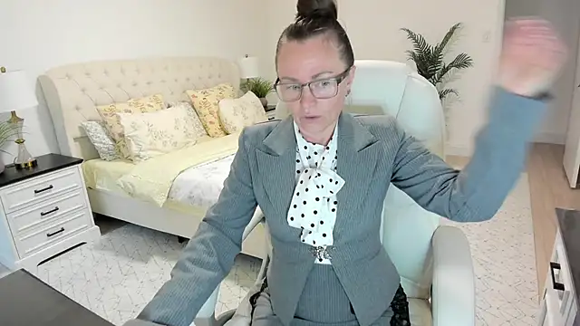 Snapshot of Vika73 chatting on 05/01/26, 11:37 Vika73 online show from 05/01/26, 11:37
