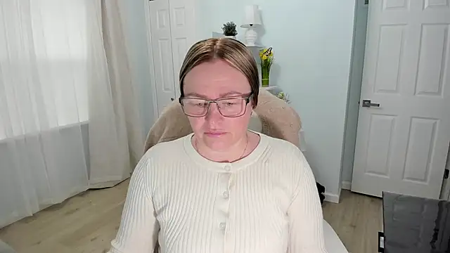 Snapshot of Vika73 chatting on 03/16/25, 02:11 Vika73 online show from 03/16/25, 02:11