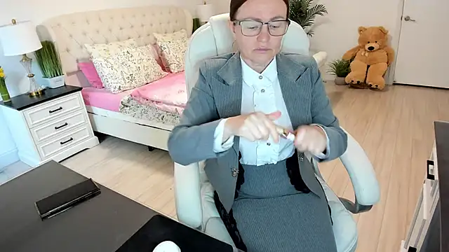 Snapshot of Vika73 chatting on 10/19/25, 01:47 Vika73 online show from 10/19/25, 01:47