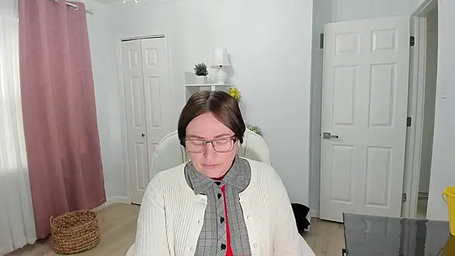 Snapshot of Vika73 chatting on 02/18/25, 03:10 Vika73 online show from 02/18/25, 03:10
