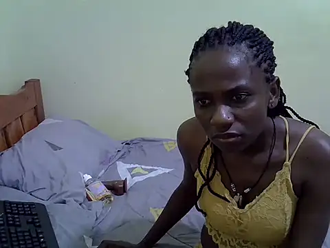 Snapshot of Pearl_petite chatting on 05/19/26, 03:57 Pearl petite online show from 05/19/26, 03:57